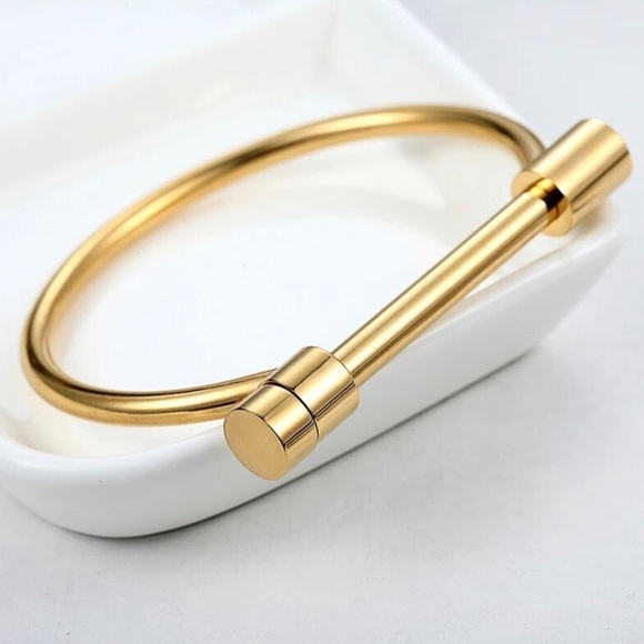Moon Goddess Emporium Jewelry - 18K Gold Shackle Unisex Cuff Bangle Bracelet No Fade Luxury Design Stackable